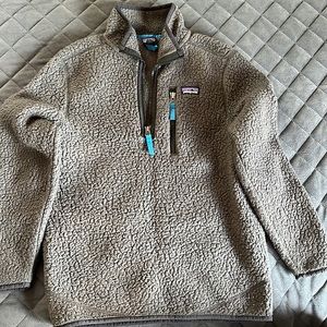 Boys Patagonia sweatshirt